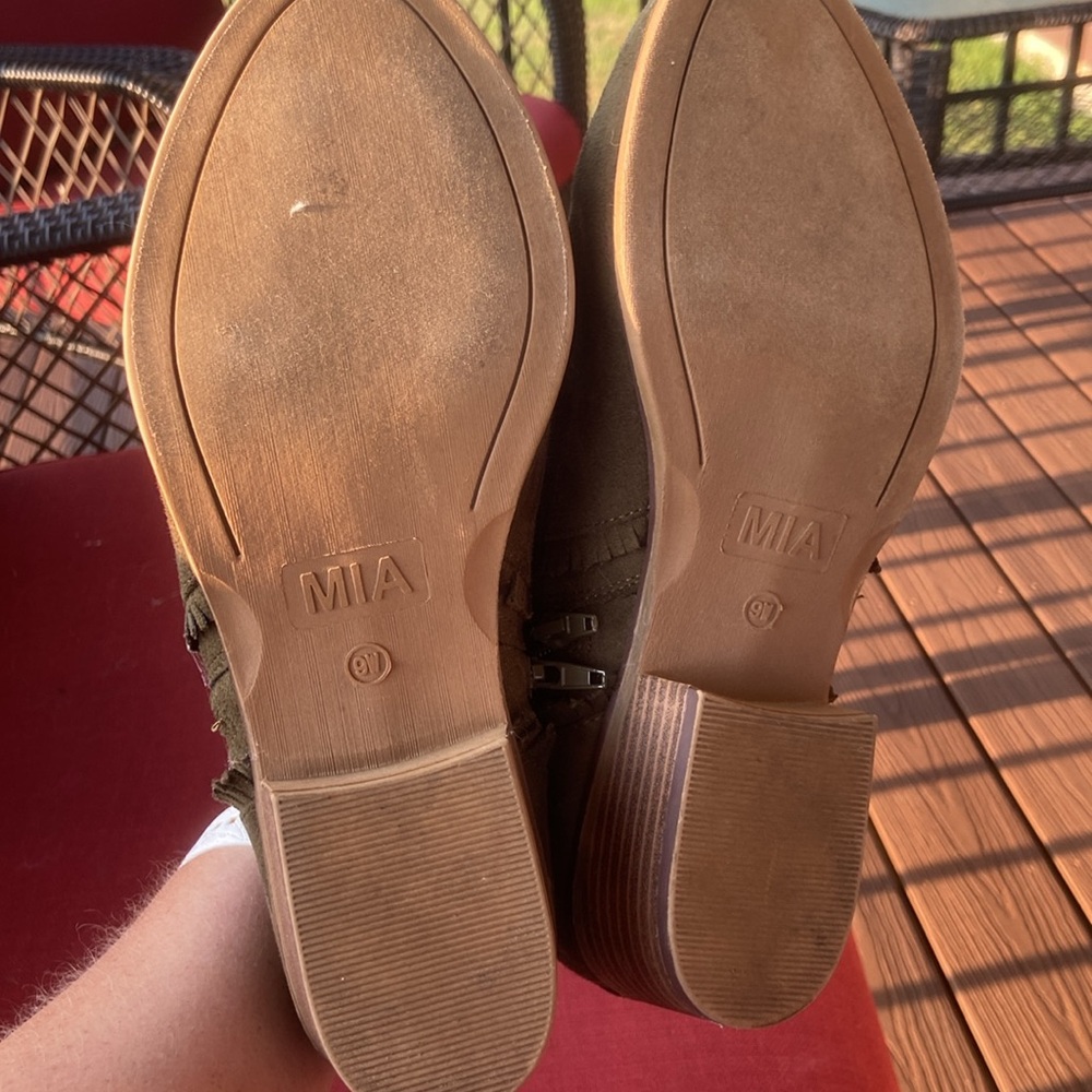Mia Ruffle Ankle boots - Picture 4 of 5